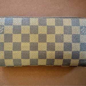 Louis Vuitton Damier Ebene Zippy Wallet